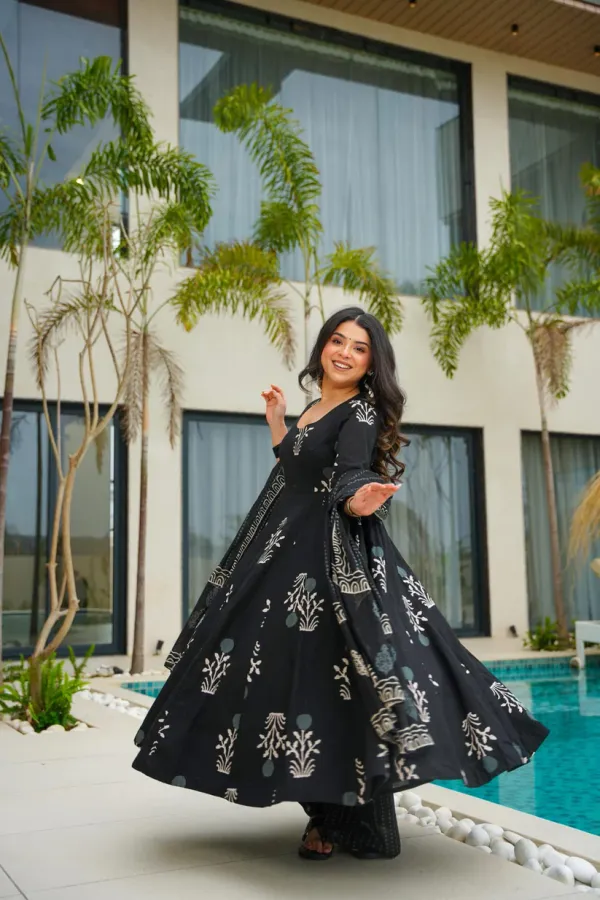 Black_Cotton_Kurta_With_Pant_&_Dupatta_Set_For_Women