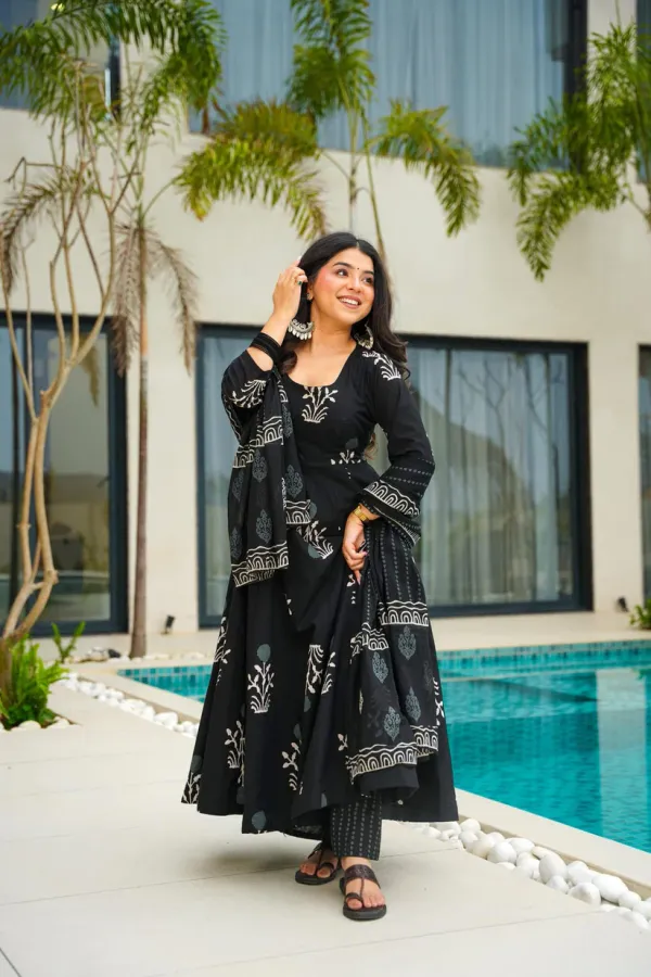 Black_Cotton_Kurta_With_Pant_&_Dupatta_Set_For_Women