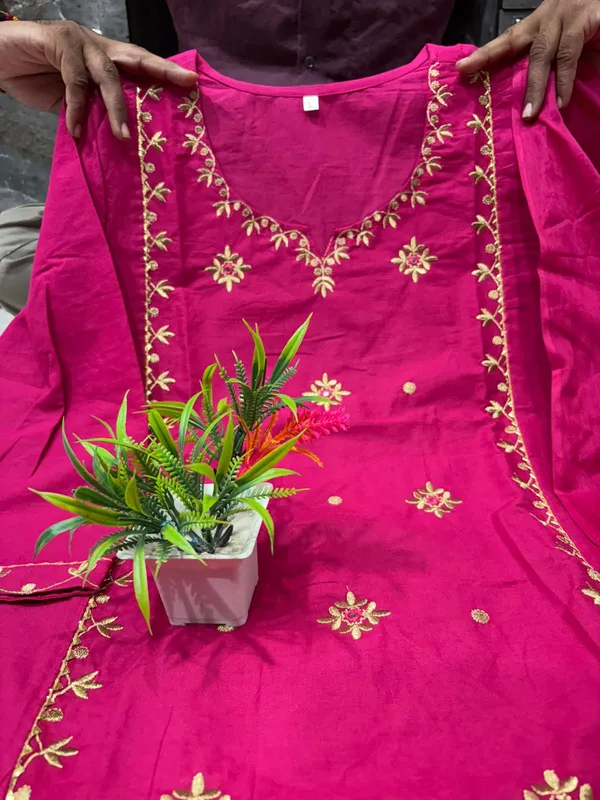 festival__embroderdy_kurta_pent_suit_set