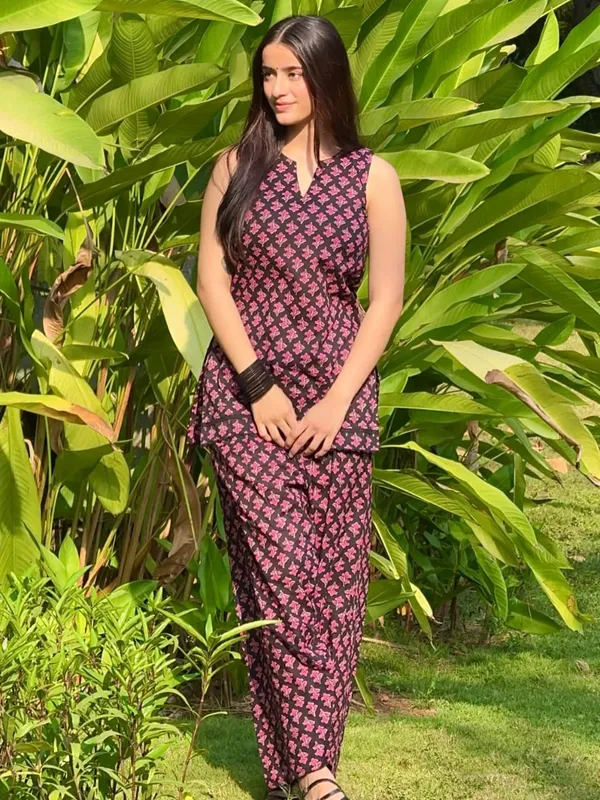 kumari_black_farshi_suit_set