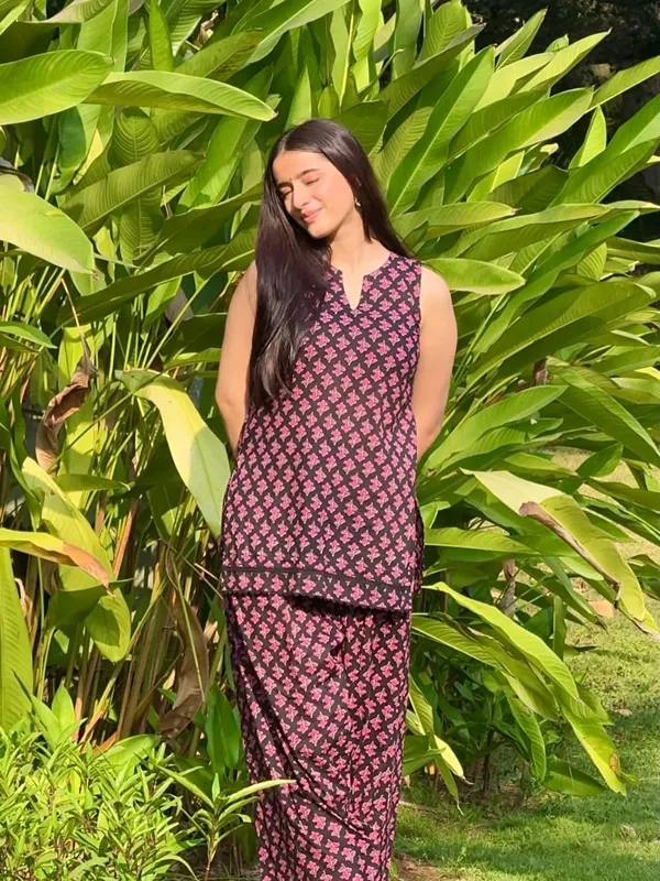 kumari_black_farshi_suit_set
