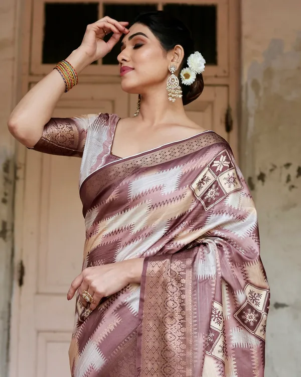 Shiny_Pure_Silk_Saree_With_Gold_Zari_(Unstitched_Blouse_Piece)