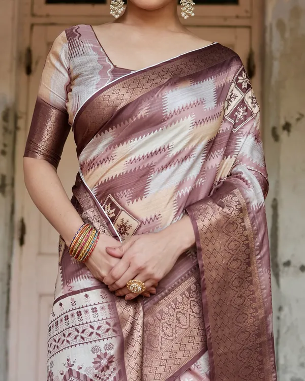 Shiny_Pure_Silk_Saree_With_Gold_Zari_(Unstitched_Blouse_Piece)