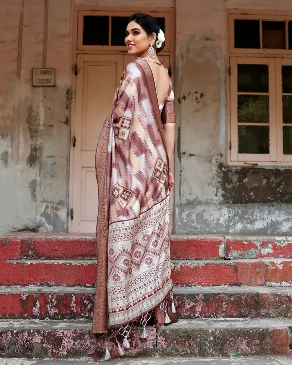 Shiny_Pure_Silk_Saree_With_Gold_Zari_(Unstitched_Blouse_Piece)