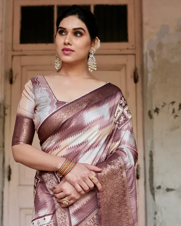 Shiny_Pure_Silk_Saree_With_Gold_Zari_(Unstitched_Blouse_Piece)