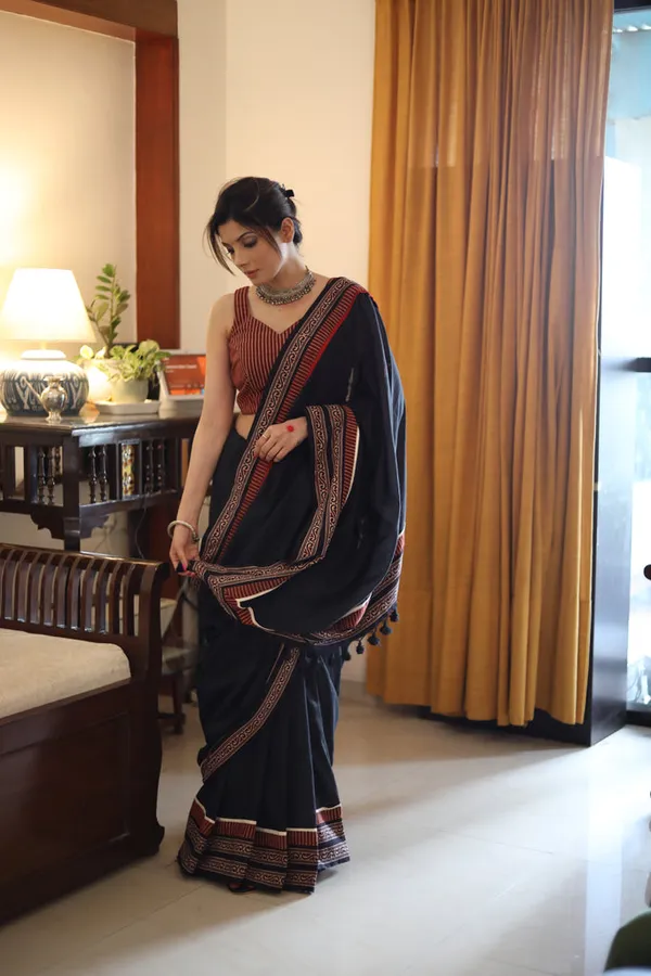 Beautiful_Black_Cotton_Saree_With_Exclusive_Ajrakh_Border