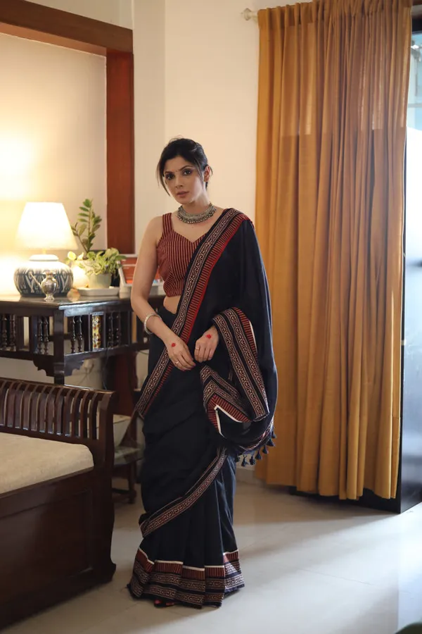 Beautiful_Black_Cotton_Saree_With_Exclusive_Ajrakh_Border