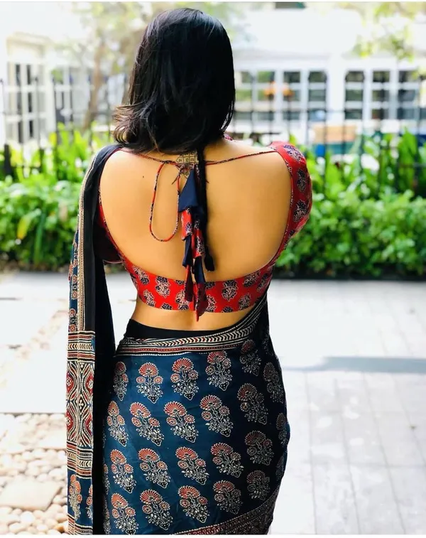 Pretty_Double_Color_Ajrak_Printed_Linen_Cotton_Saree