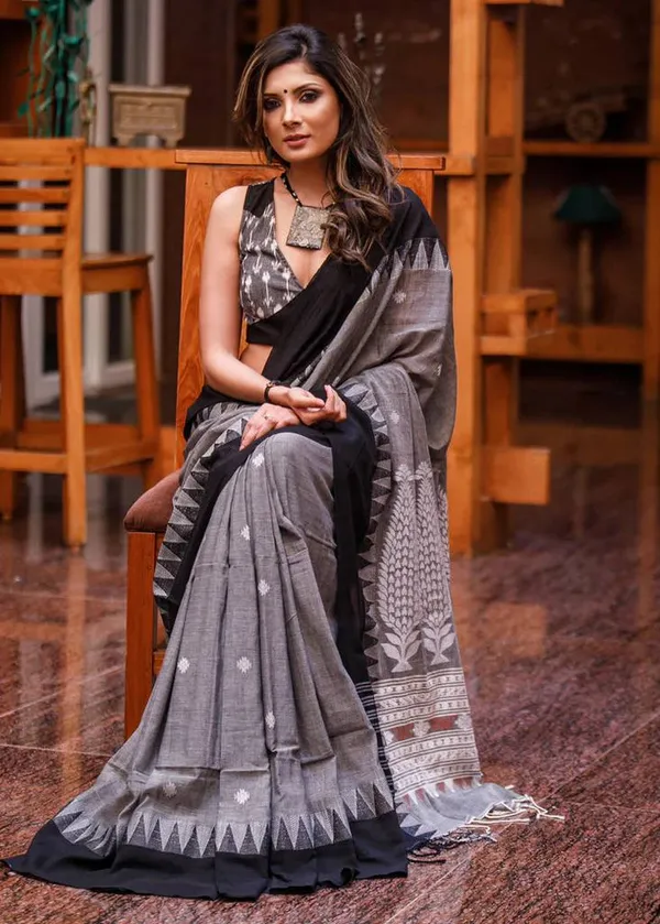 Stylish_Grey_Color_Ajrak_Printed_Linen_Cotton_Saree