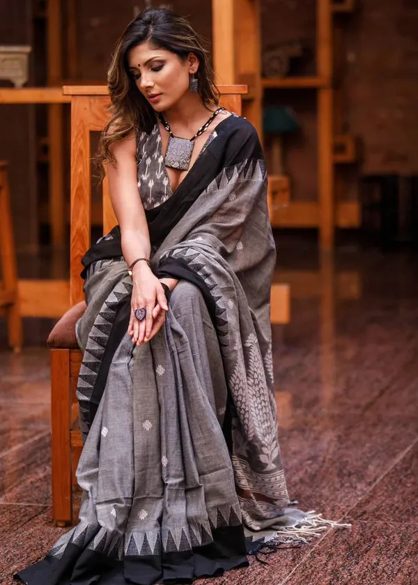 Stylish_Grey_Color_Ajrak_Printed_Linen_Cotton_Saree