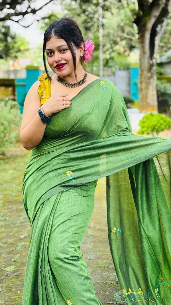 HAND_STITCH_PREMIUM_QUALITY_LAYZY_DAIZY_STITCH_SAREE