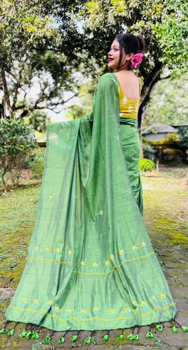 HAND_STITCH_PREMIUM_QUALITY_LAYZY_DAIZY_STITCH_SAREE