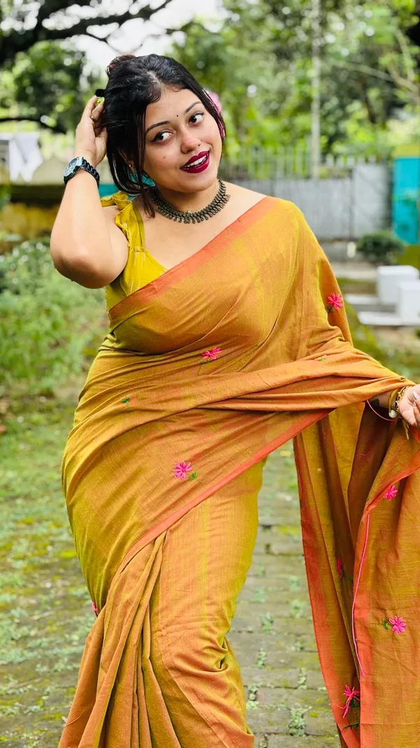 HAND_STITCH_PREMIUM_QUALITY_LAYZY_DAIZY_STITCH_SAREE