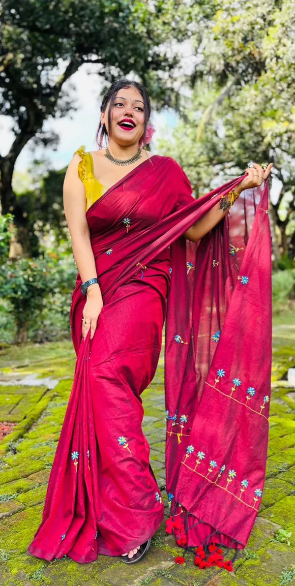 HAND_STITCH_PREMIUM_QUALITY_LAYZY_DAIZY_STITCH_SAREE