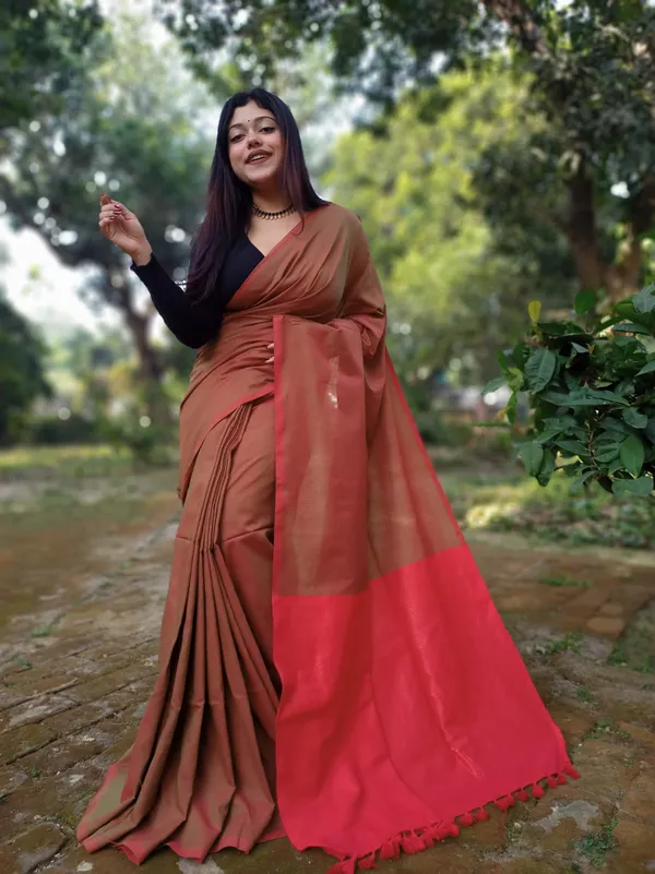 Bengal_Cotton_Pallu_Zari_Handloom_Saree_With_Blouse_Piece