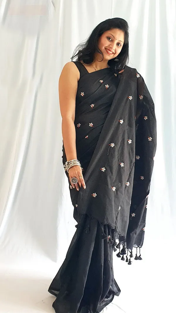 Black_Shiuli_Embroidery_Cotton_Handloom_Saree