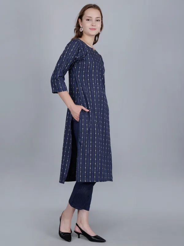 Blue_cotton_kurta_and_pant_set_with_dupatta.