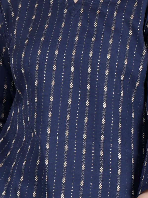 Blue_cotton_kurta_and_pant_set_with_dupatta.