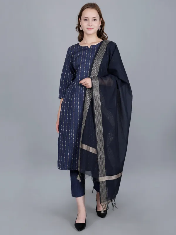 Blue_cotton_kurta_and_pant_set_with_dupatta.