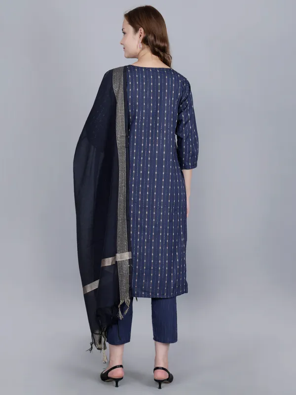Blue_cotton_kurta_and_pant_set_with_dupatta.