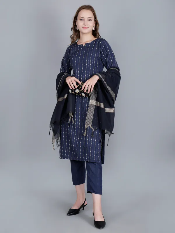 Blue_cotton_kurta_and_pant_set_with_dupatta.