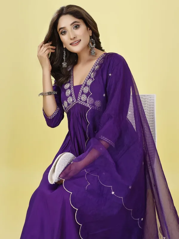 Chanderi_embroidery_kurta_set_for_women_with_Dupatta.