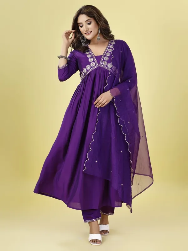 Chanderi_embroidery_kurta_set_for_women_with_Dupatta.