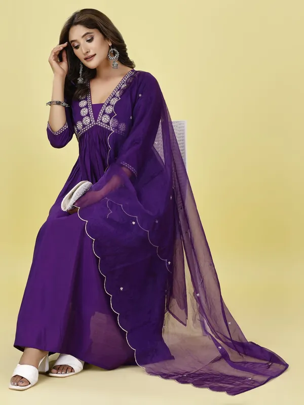 Chanderi_embroidery_kurta_set_for_women_with_Dupatta.