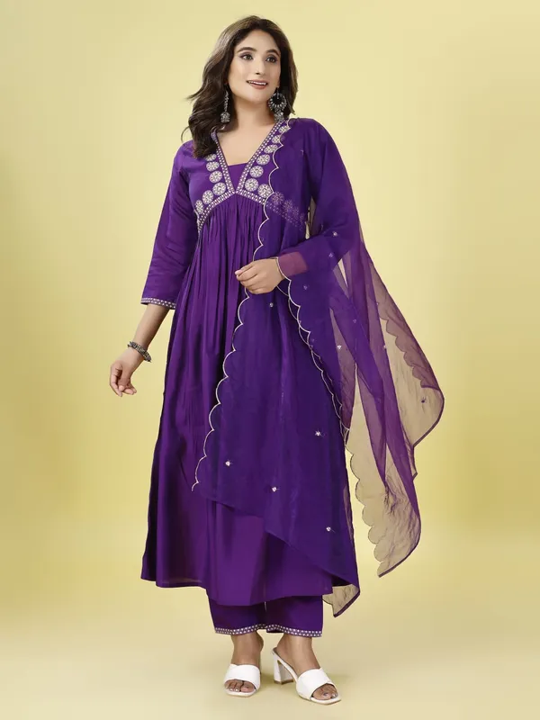 Chanderi_embroidery_kurta_set_for_women_with_Dupatta.