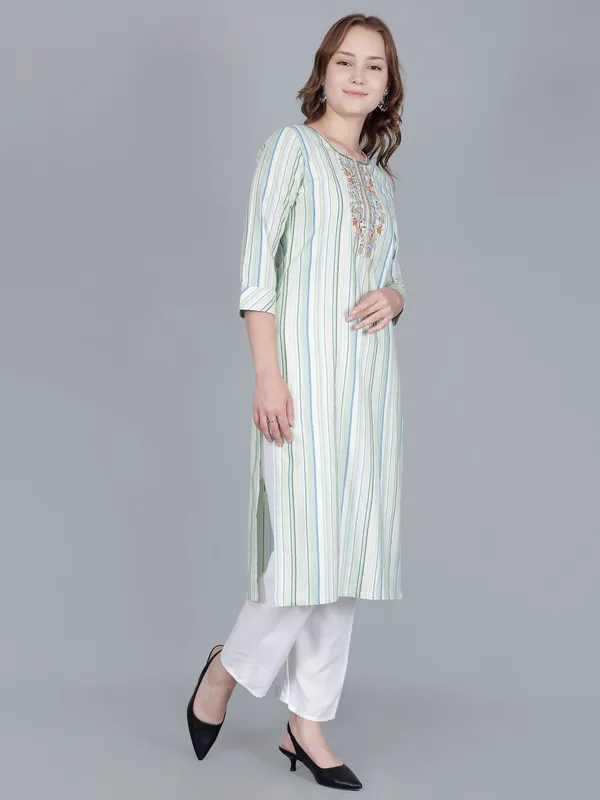 Striped_kurta_with_embroidered_yoke