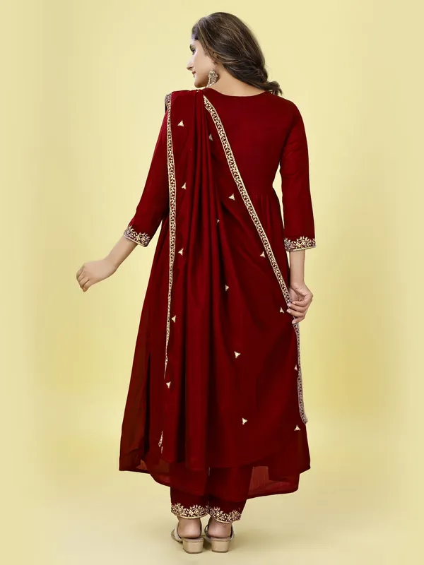 vichitra_embroidery_kurta_set_for_women_with_Dupatta.