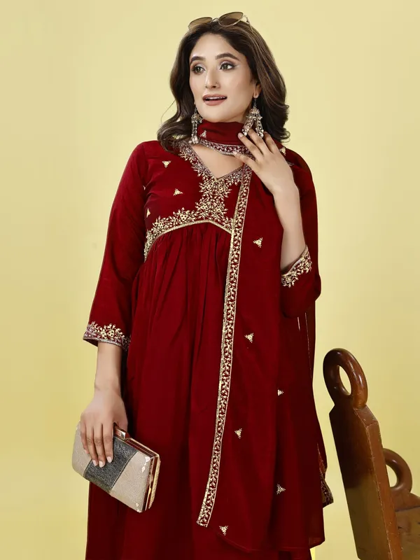 vichitra_embroidery_kurta_set_for_women_with_Dupatta.