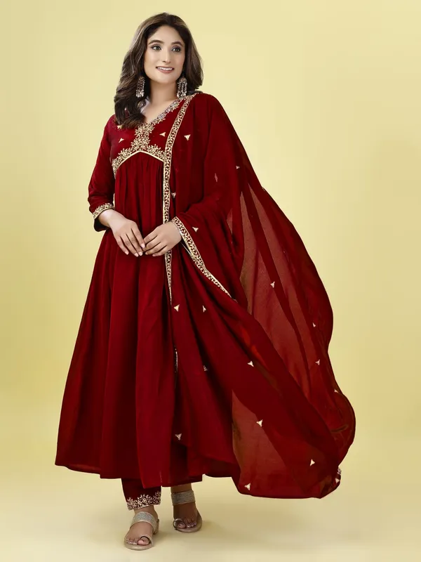 vichitra_embroidery_kurta_set_for_women_with_Dupatta.