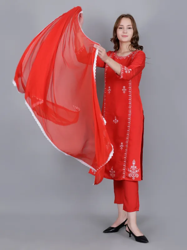 women's_silk_blend_kurta_and_pant_set_with_dupatta.