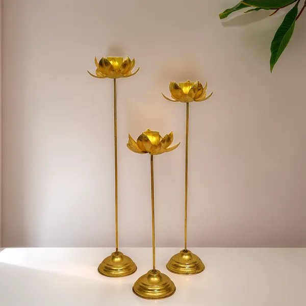 Pedistal_Lotus_Candle_Holder_Set_of_3_pcs_(Crackle_Gold_Leafing)