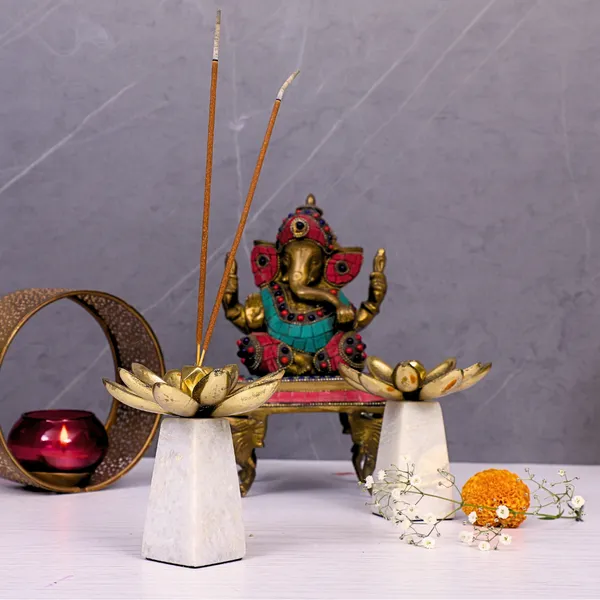 Handcrafted_Marble_and_Brass_Flower_Incense_Stick_Holder