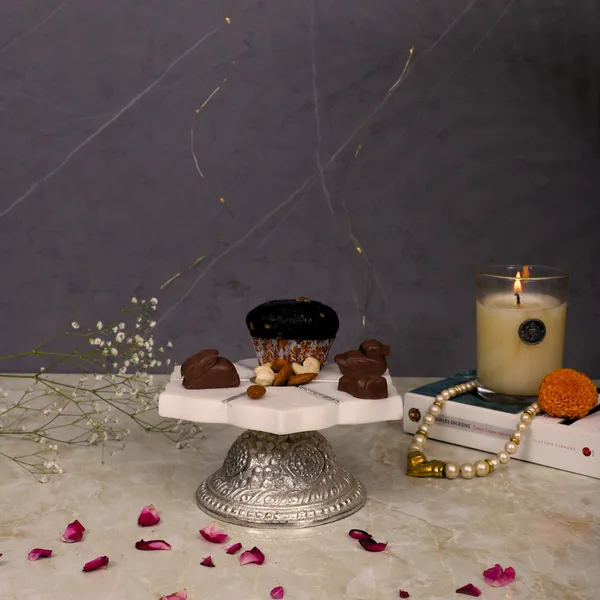 Cake_Stand_With_Marble_Top_(Silver)