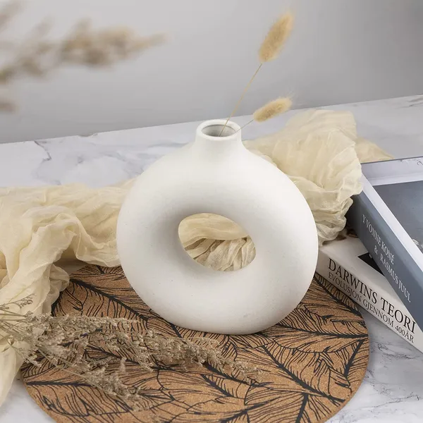 Donut_Ceramic_Vase_for_Pampas_Grass_-6inch_off_White
