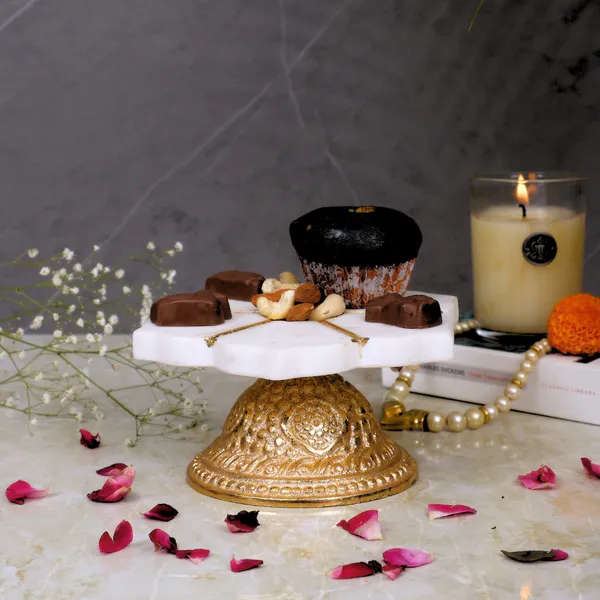 Cake_Stand_With_Marble_Top_(Gold)