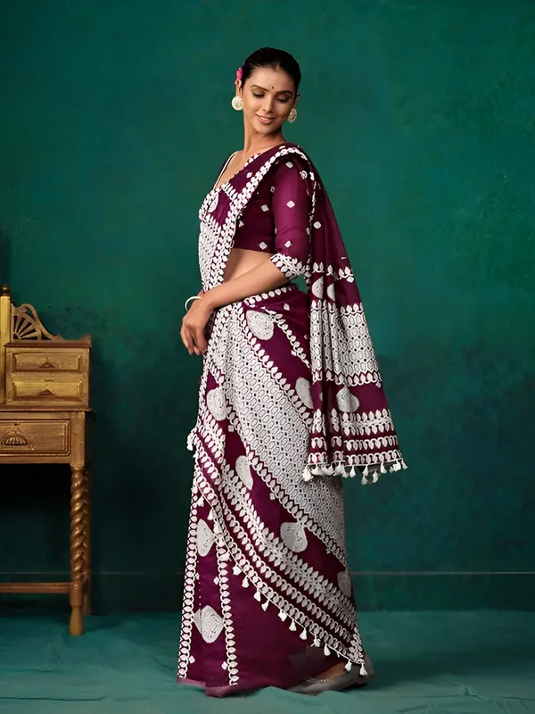 https://d1311wbk6unapo.cloudfront.net/NushopCatalogue/tr:f-webp,w-600,fo-auto/65e1b534eddd14767aed70e6/cat_img/Brown_Mekhela_Saree_With_Blouse_Piece_LXB7DRBPKI_2024-08-17_1.jpeg__Aura Silk