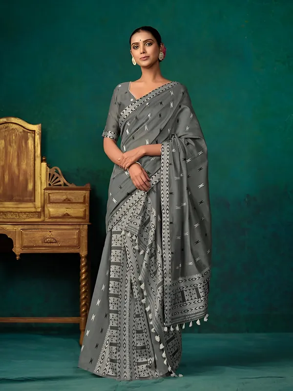 https://d1311wbk6unapo.cloudfront.net/NushopCatalogue/tr:f-webp,w-600,fo-auto/65e1b534eddd14767aed70e6/cat_img/Grey_Mekhela_Saree_With_Blouse_Piece_M7Q2KD86K0_2024-08-17_1.jpeg__Aura Silk