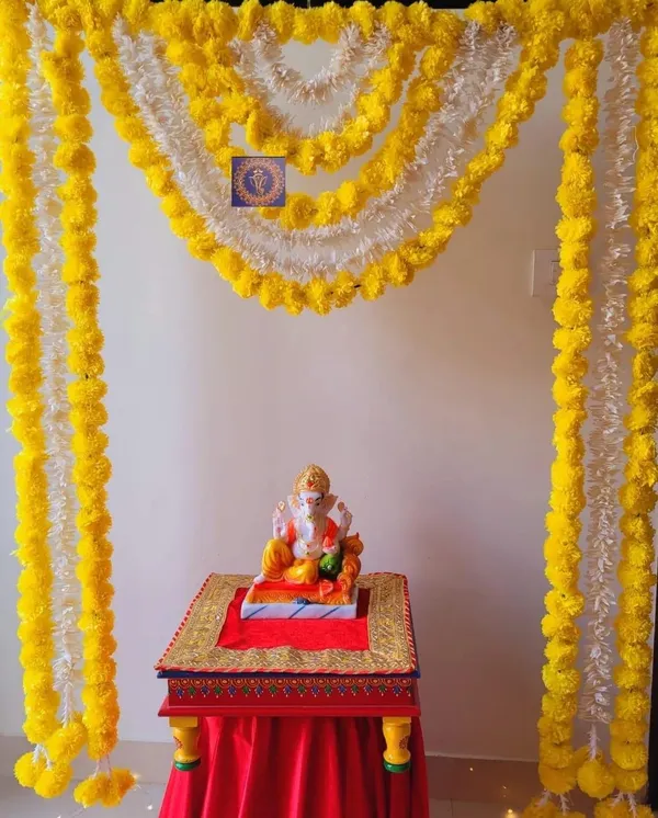 Nutts__Marigold_Paper_Gajra_bandhanwar_for_Main_Door_|_Entrance_|_Use_as_a_Backdrop_|_Home_Decoration