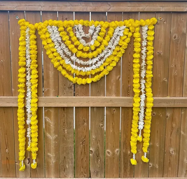 Nutts__Marigold_Paper_Gajra_bandhanwar_for_Main_Door_|_Entrance_|_Use_as_a_Backdrop_|_Home_Decoration