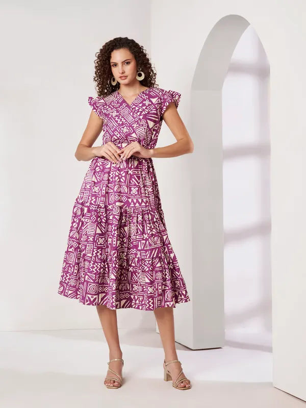 Fbella_Women_Purple_&_White_Geometric_Print_Pure_Cotton_Tiered_A-Line_Dress