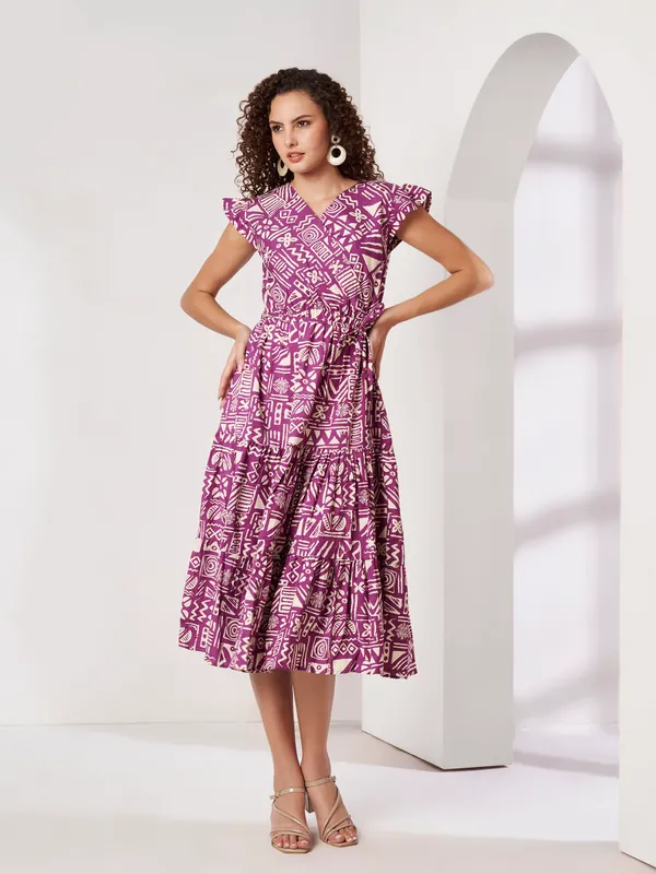 Fbella_Women_Purple_&_White_Geometric_Print_Pure_Cotton_Tiered_A-Line_Dress