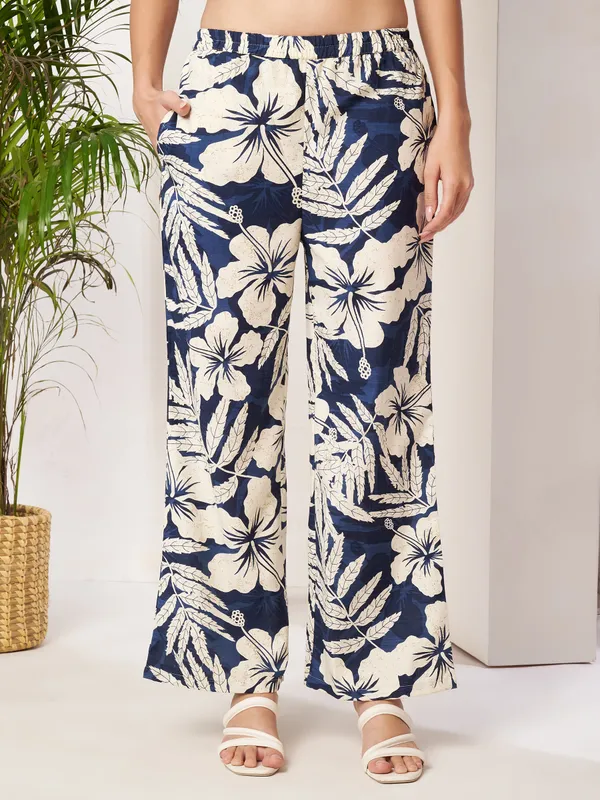 Fbella_Women_Blue_&_Off-White_Tropical_Printed_Cotton_Co-Ord_Set