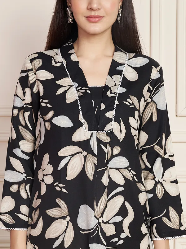 Fbella_Women_Black_Floral_Cotton_Slub_Top_with_Lace-Trim_Neckline_