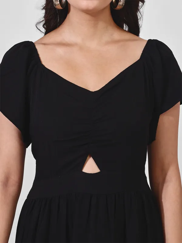 Fbella_Women_Black_Maxi_Dress_with_Keyhole_Detail_and_Flutter_Sleeves