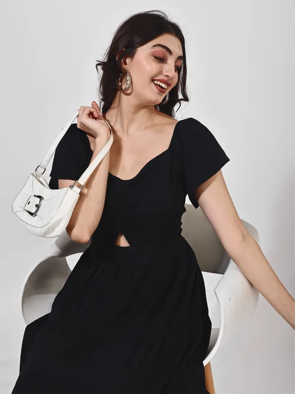 Fbella_Women_Black_Maxi_Dress_with_Keyhole_Detail_and_Flutter_Sleeves
