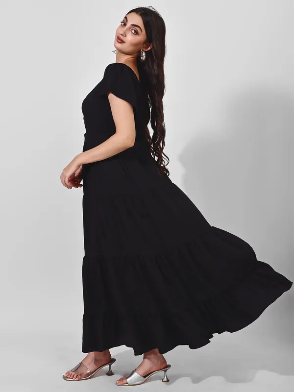 Fbella_Women_Black_Maxi_Dress_with_Keyhole_Detail_and_Flutter_Sleeves